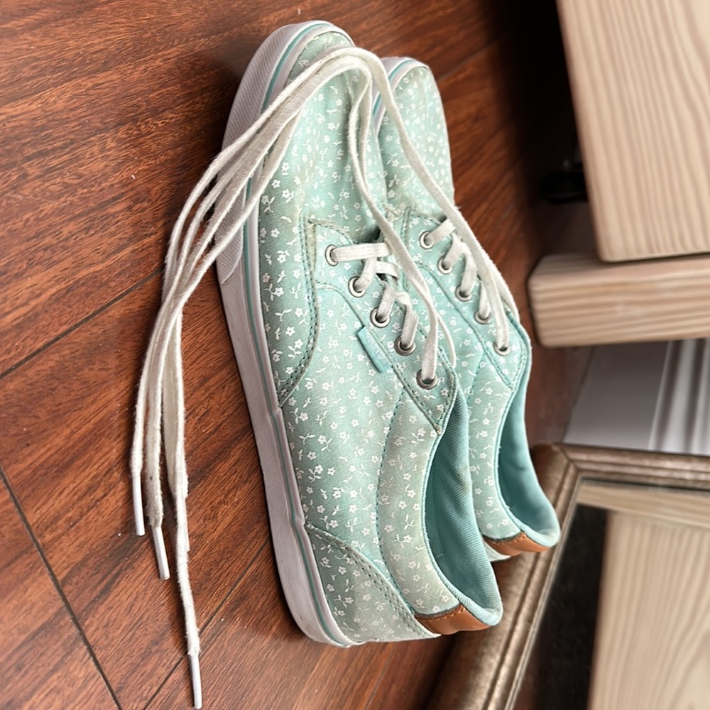 Vans - Picture 3 of 4